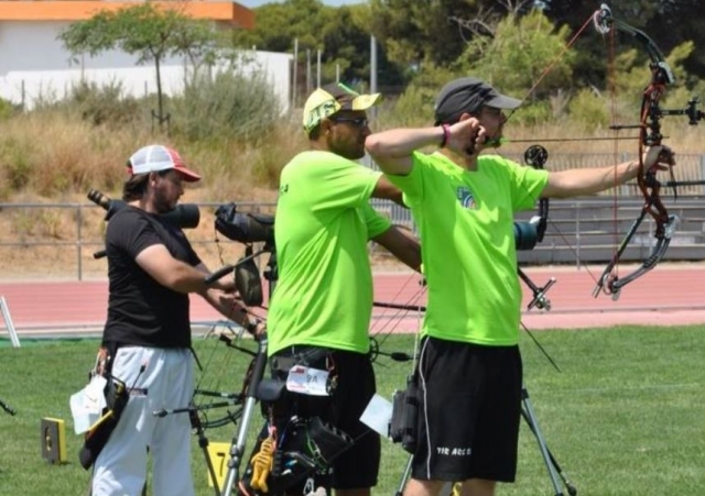 Disparando con arcos profesionales